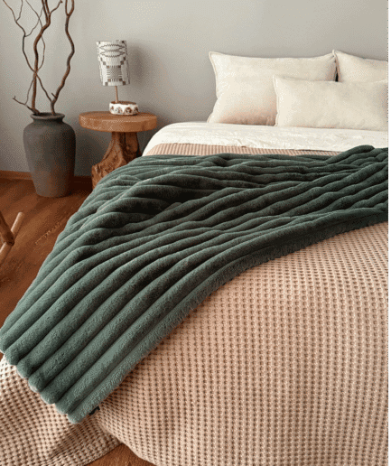 CLOUD | dvipusis dirbtinio kailio pledas | Miško žalia