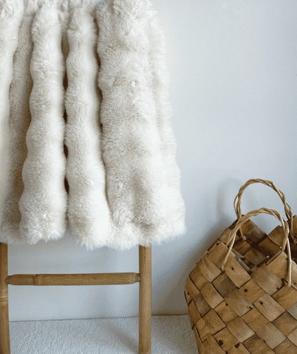 BUBBLE | dirbtinio kailio vaikiškas pledas | ecru spalva