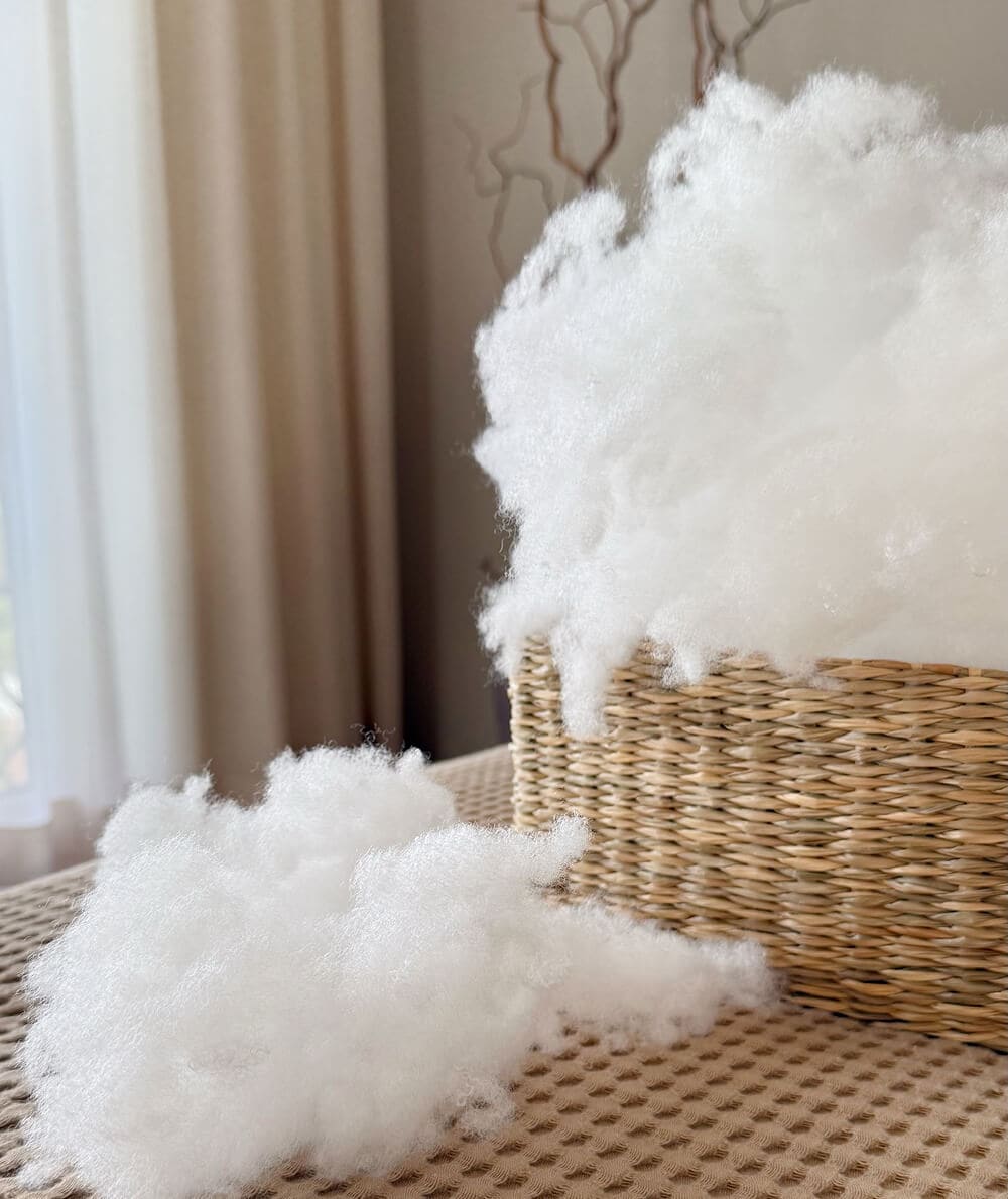 Sintepono kamšalas gaminiams - 250 g Sintepono kamšalas, skirtas gaminiams, 250 g, puikiai tinka apdailai ir izoliacijai.