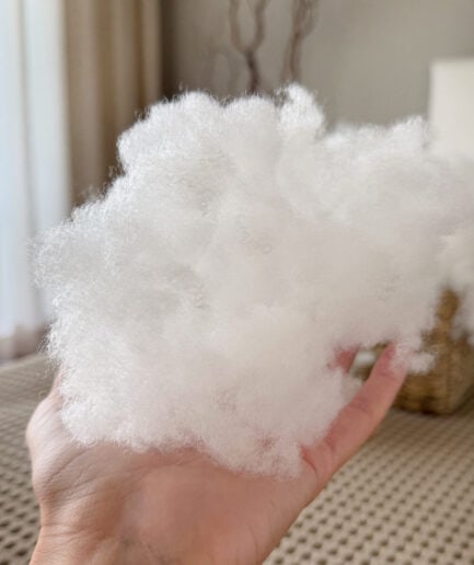 Sintepono kamšalas, naudojamas gaminiams, suteikia švelnumo ir izoliacijos savybes. Puikus pasirinki.