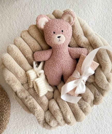 Minkštas meškiukas ir dovanos rinkinys, puikus mažoms dovanoms.