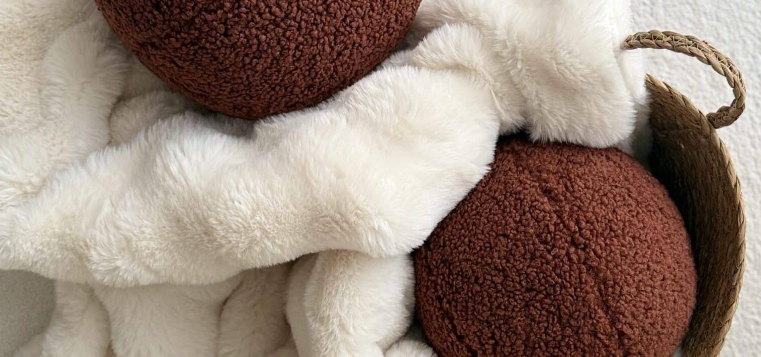 Pledas iš natūralių vilnos ir merino vilnos, rankų darbo, šiltas ir jaukus.