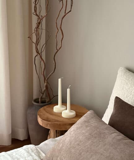 Žvakės iš sojų vaško, sukuriančios jaukią atmosferą.