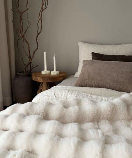 Dirbtinio kailio pledas, Ecru, Mellow Loom.