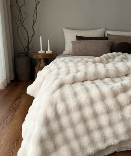 Dirbtinio kailio pledas, dvipusis, Ecru, 160x230 cm, Mellow Loom.