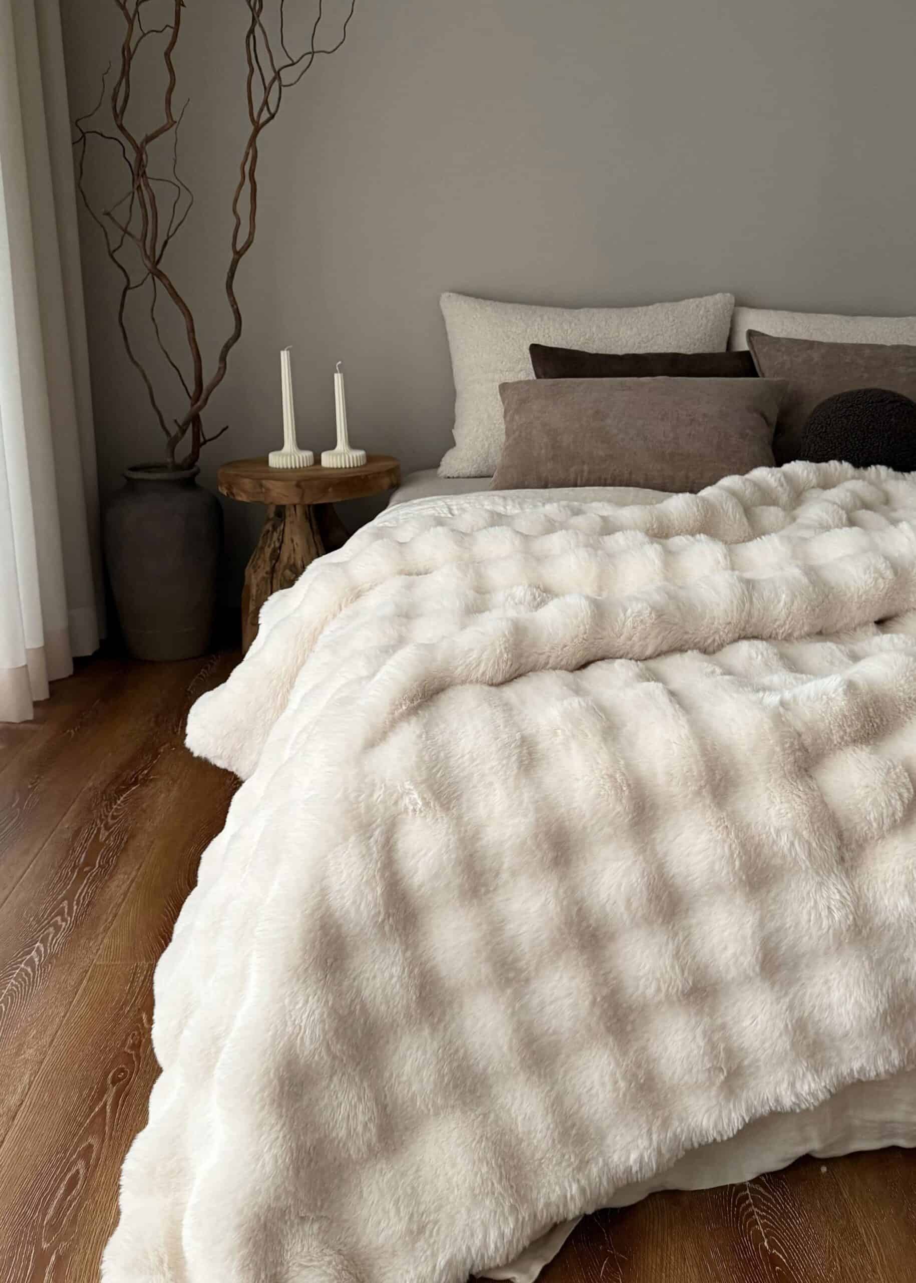 Mellow Loom - Dvipusis dirbtinio kailio pledas Dirbtinio kailio pledas, dvipusis, Ecru, 160x230 cm, Mellow Loom.