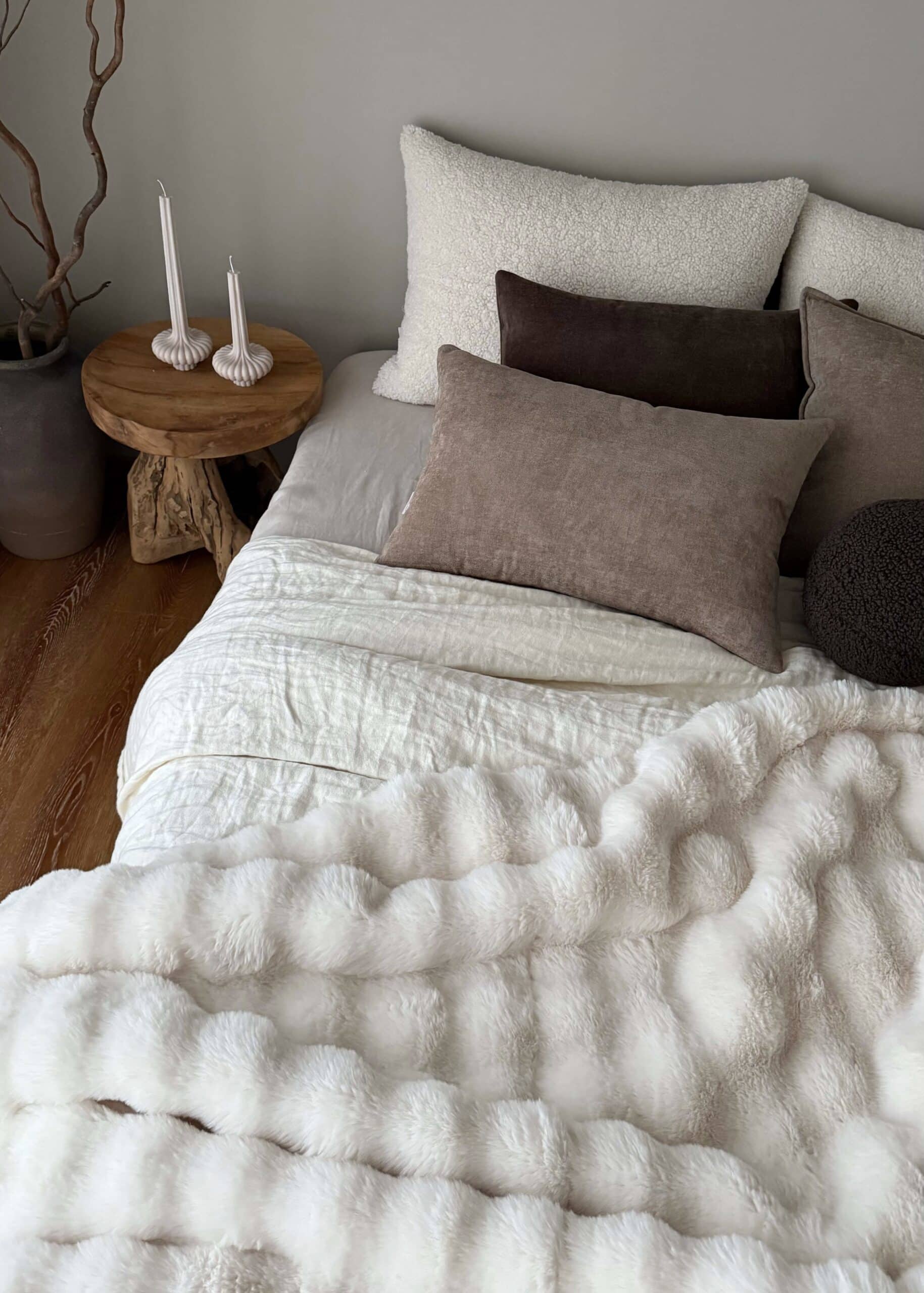 Mellow Loom dvipusis dirbtinio kailio pledas Dirbtinio kailio pledas, Ecru, minkštas ir šiltas.