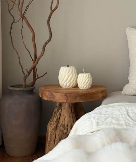 Rankų darbo sojų vaško žvakė su vanilės ir tabako aromatu.