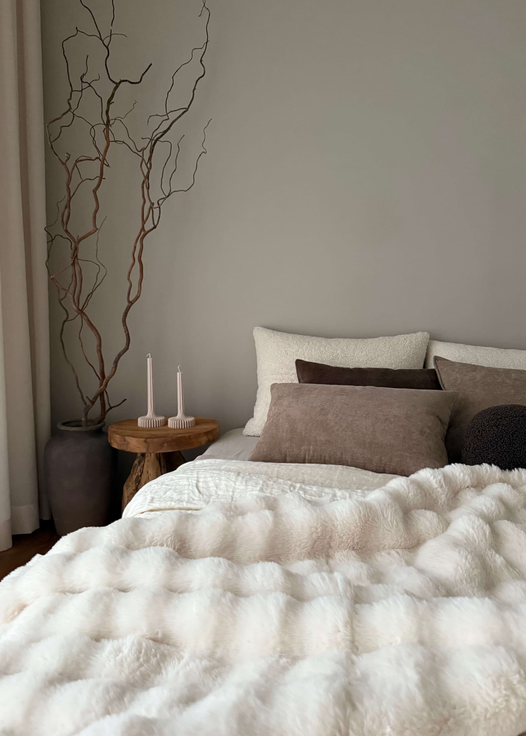 Kvapnios sojų vaško žvakės - Loom Column Žvakės iš sojų vaško, kurių kvapas sukuria jaukią atmosferą.