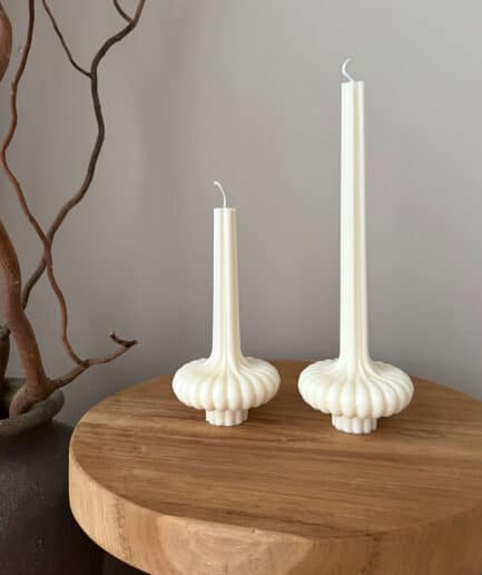 Kvapnios sojų vaško žvakės Bloom Column, elegantiškos ir ilgaamžės, puikiai tinka namų interjerui ir.