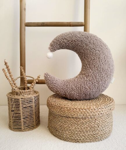 Mėnulio formos vilnos dekoratyvinė pagalvėlė, namų interjerui.