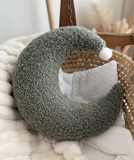 Vilnos žaislas Mėnulis su balta pom-pom.