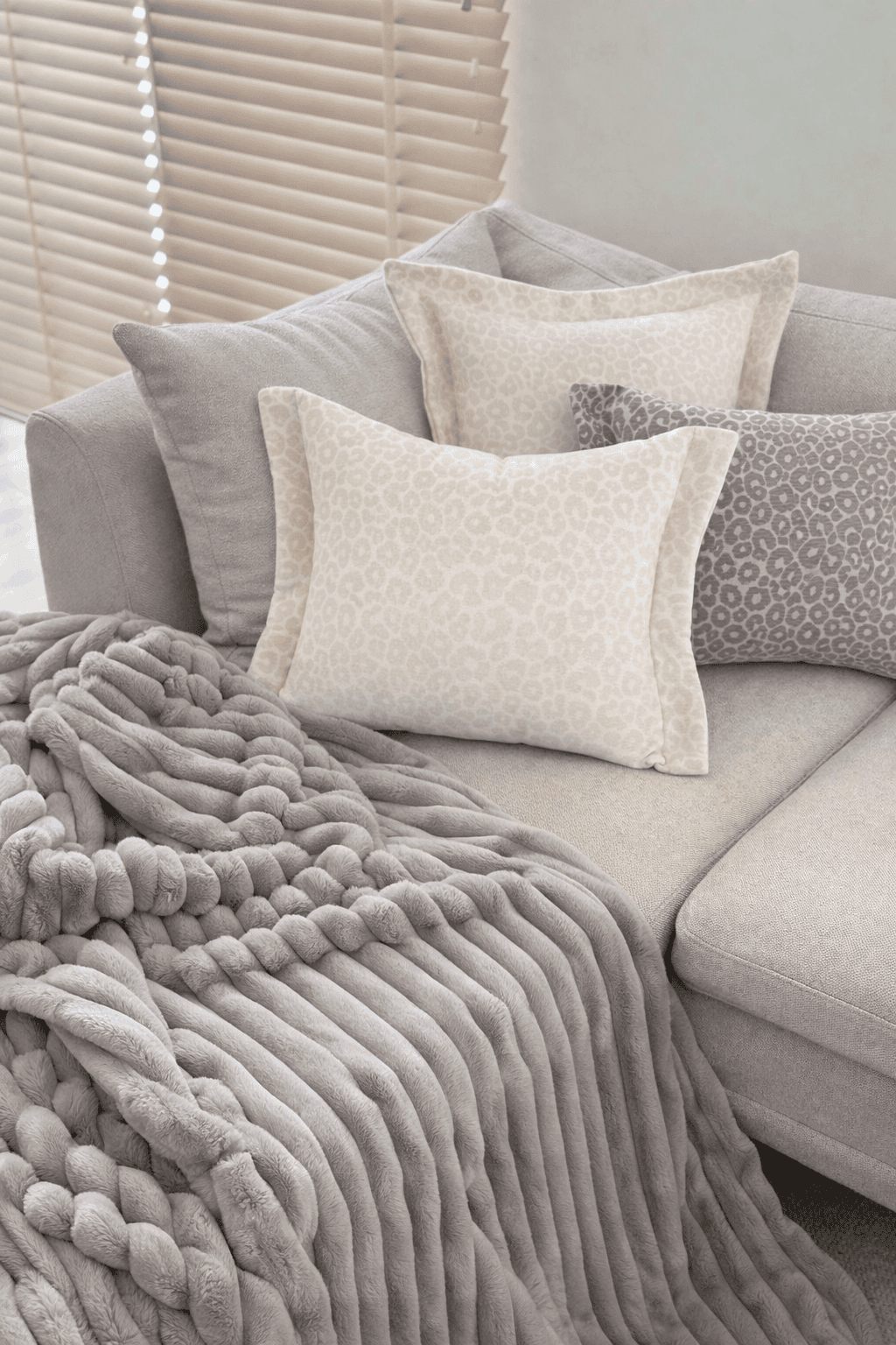 Mellow Loom WILD LOOM pagalvėlė Aukštos kokybės dekoratyvinė pagalvėlė WILD LOOM, Ecru, 60x40 cm.