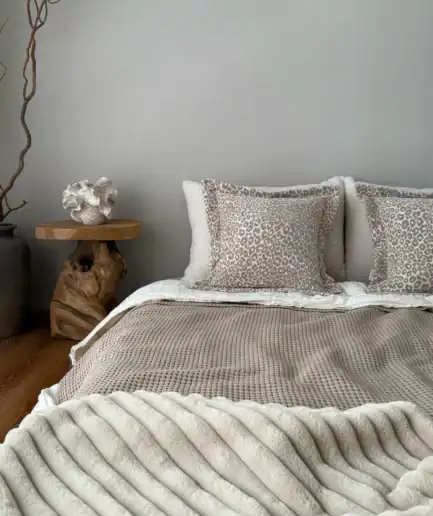 WILD LOOM | dekoratyvinė leopardinė pagalvėlė | Smėlio