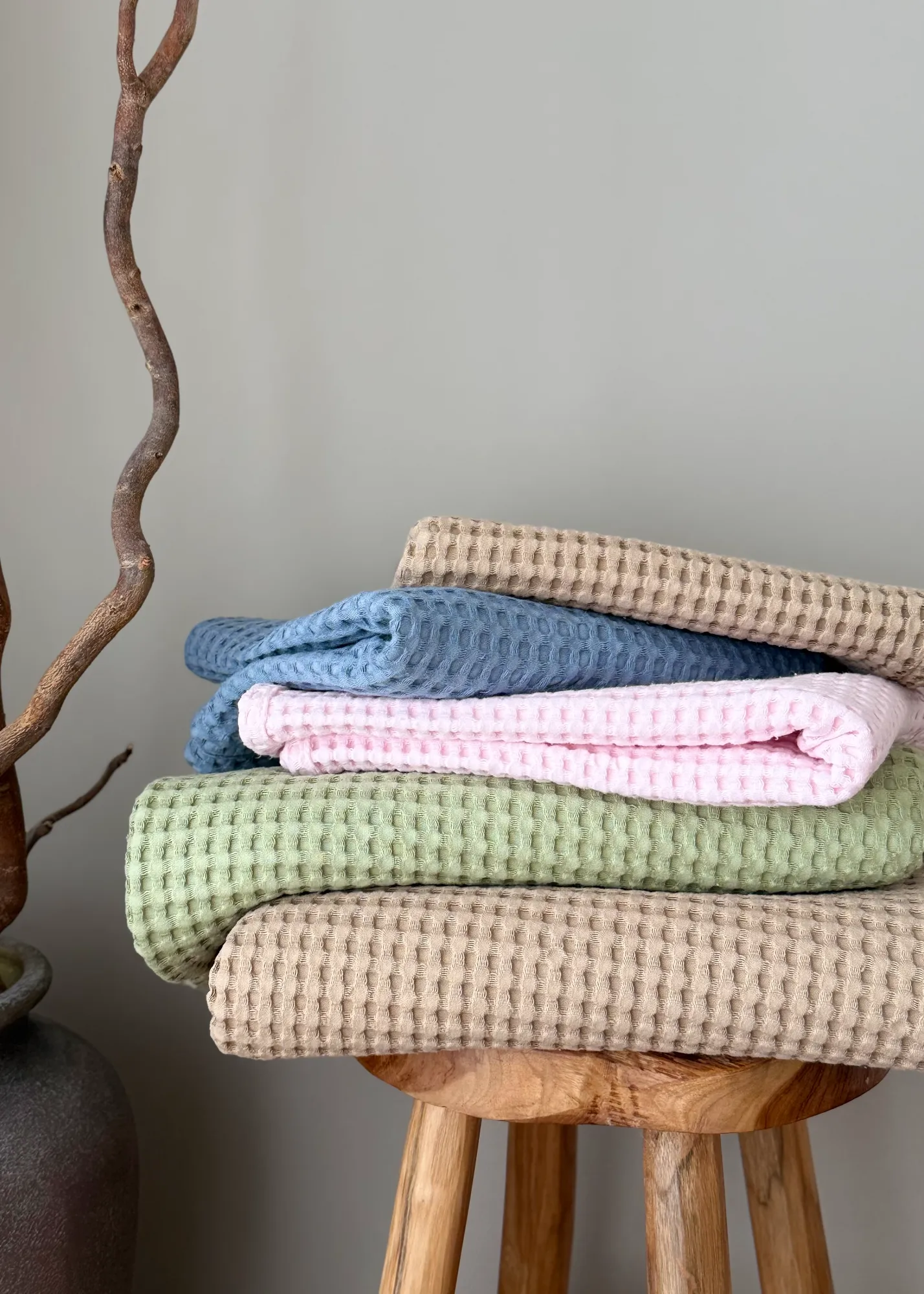 vaflinis rankšluostis spalvos kakava, pistacijų, vandenyno mėlyna, švelni rožinė